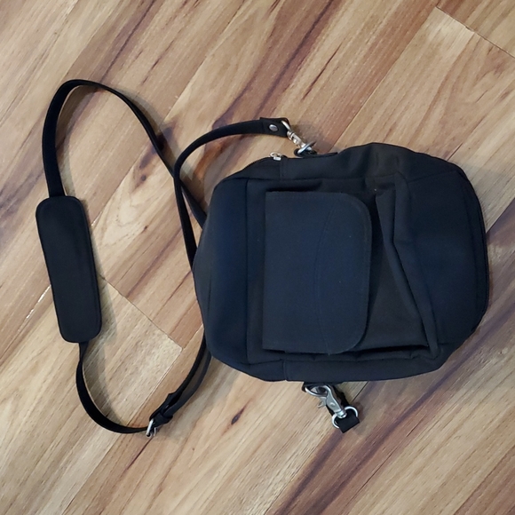 Ellington Handbags - Black The traveling woman crossbody bag